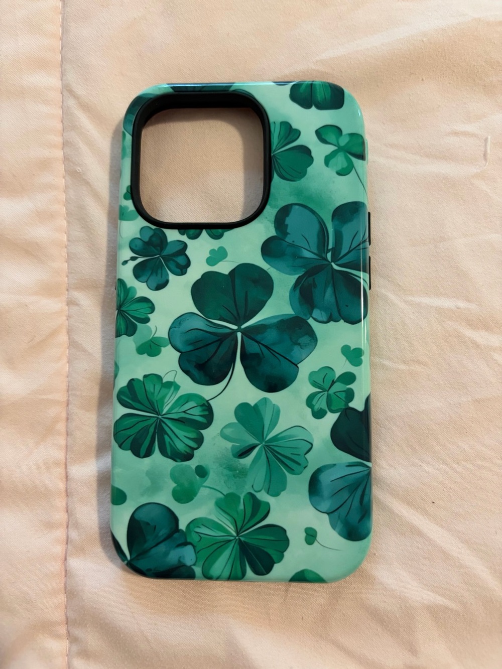 iPhone 14Pro Green clover case
